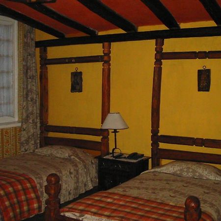 Hotel Los Alpes Quito Esterno foto