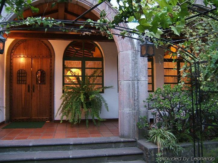 Hotel Los Alpes Quito Esterno foto