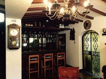 Hotel Los Alpes Quito Esterno foto