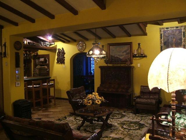 Hotel Los Alpes Quito Esterno foto