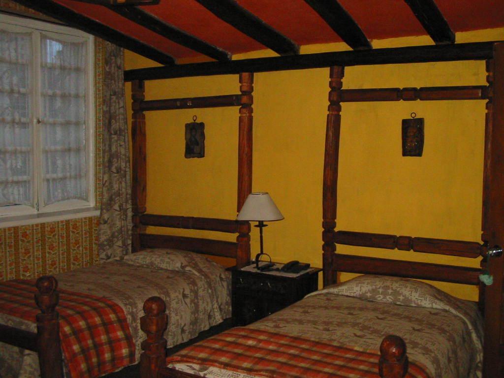 Hotel Los Alpes Quito Esterno foto